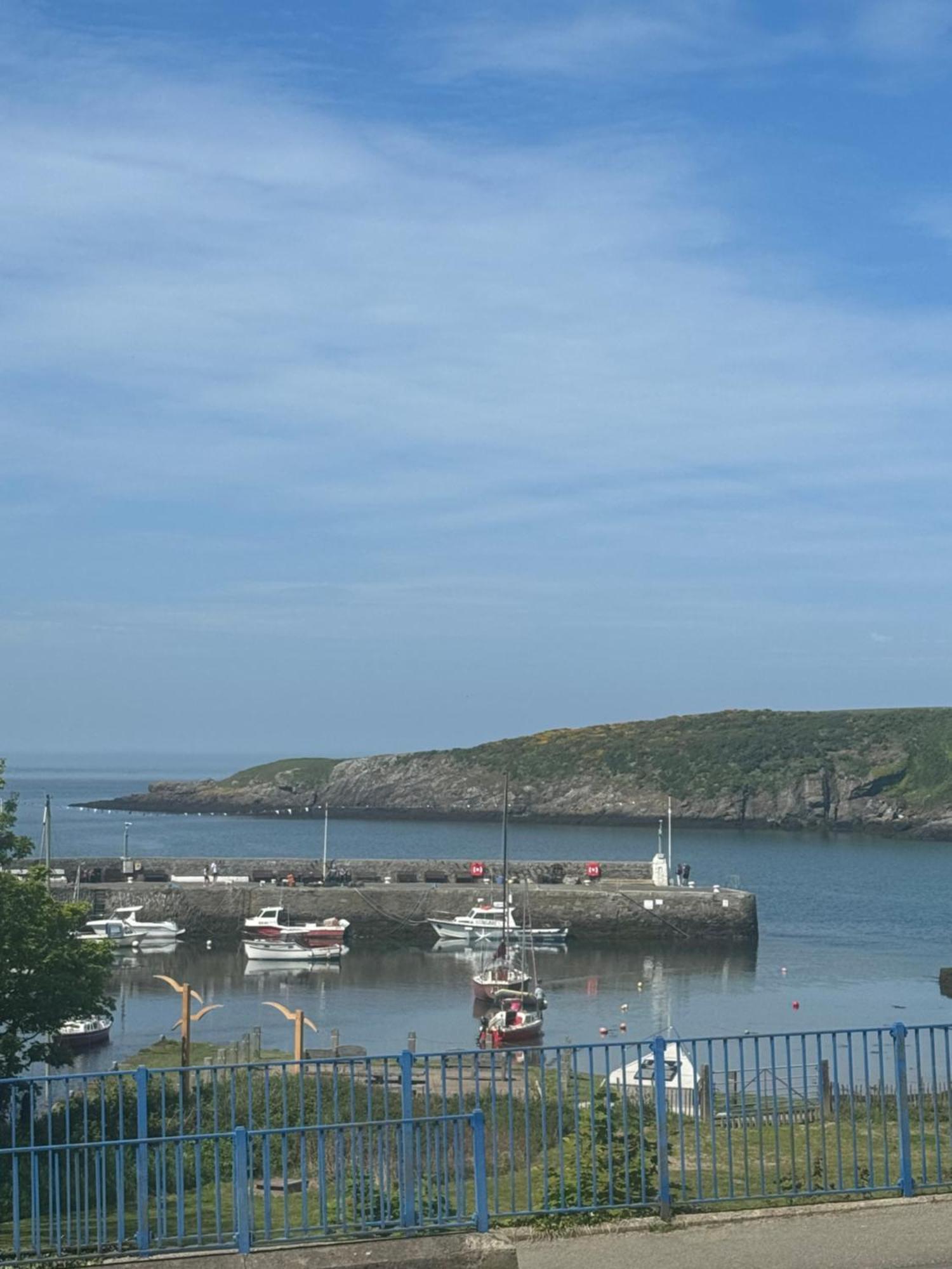 The Harbour Bar & Bistro Hotel Cemaes Bay Exterior photo